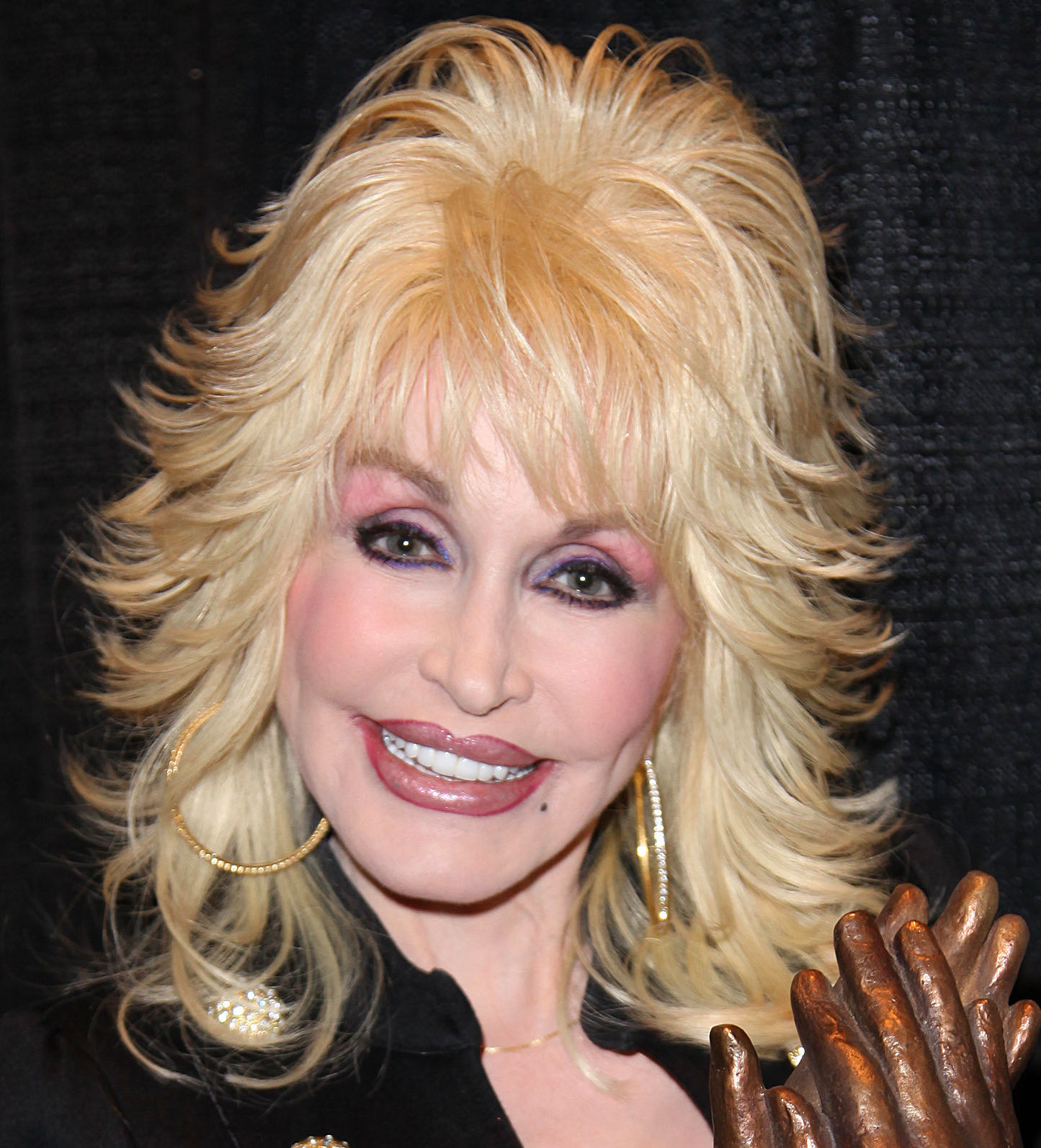Dolly Parton ler, fotograferad i Göteborg 2010